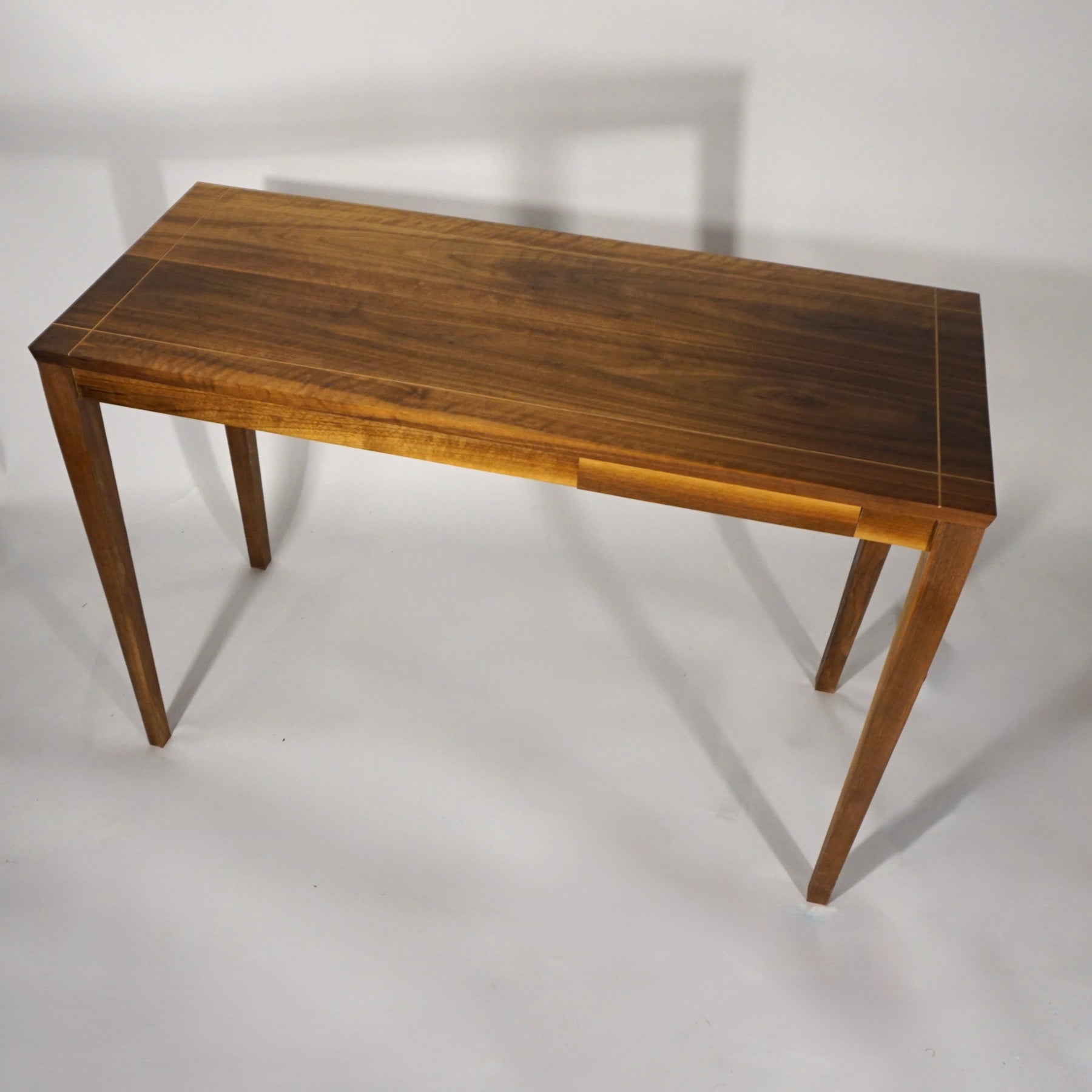 Petit bureau en noyer noir massif — vue 2