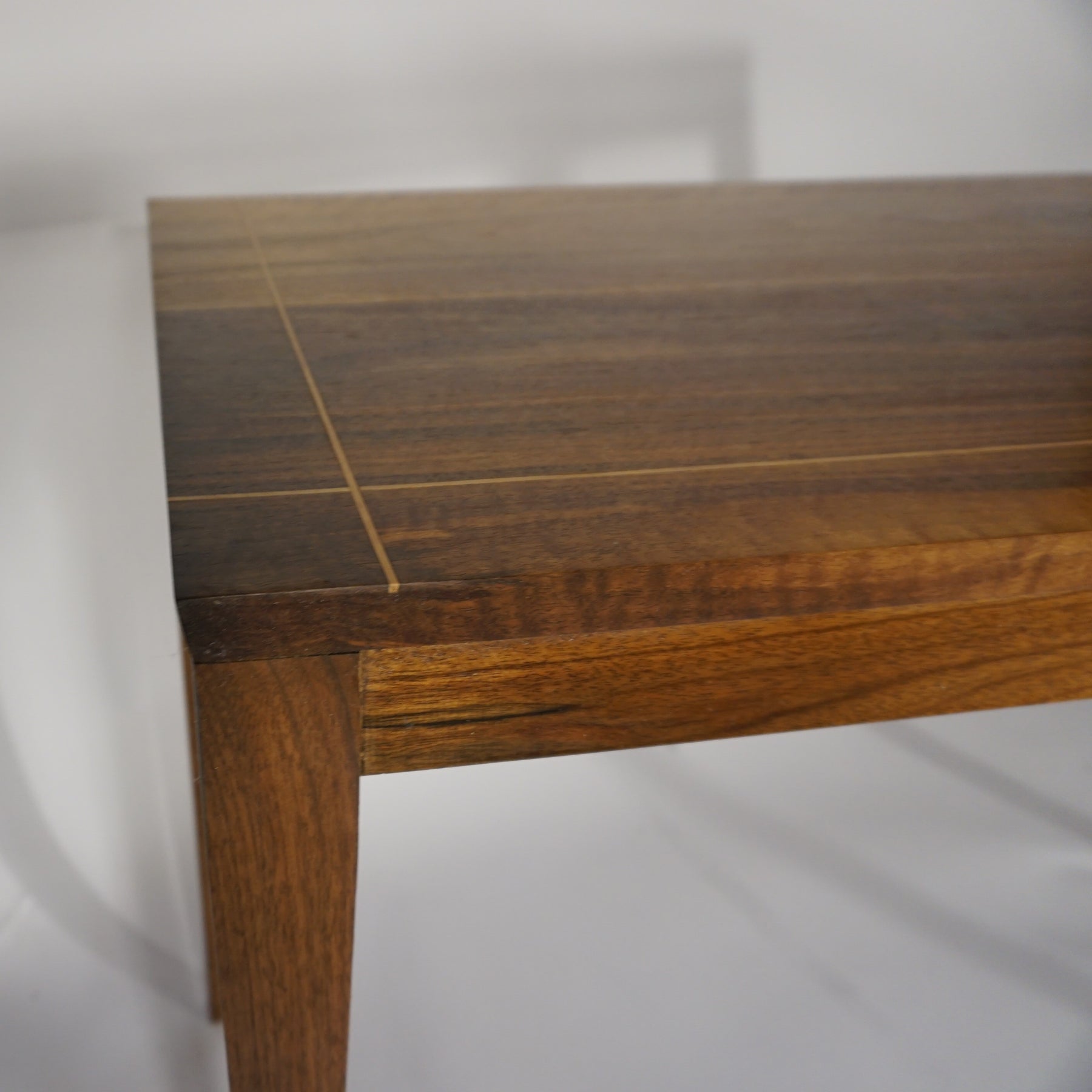 Petit bureau en noyer noir massif — vue 3